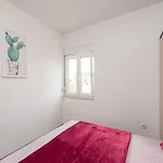 Lavi Apartment