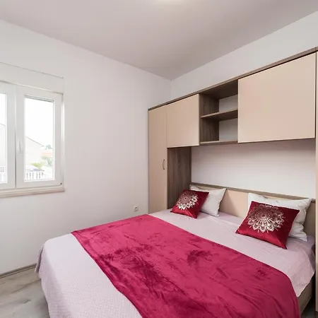 Apartamento Lavi *